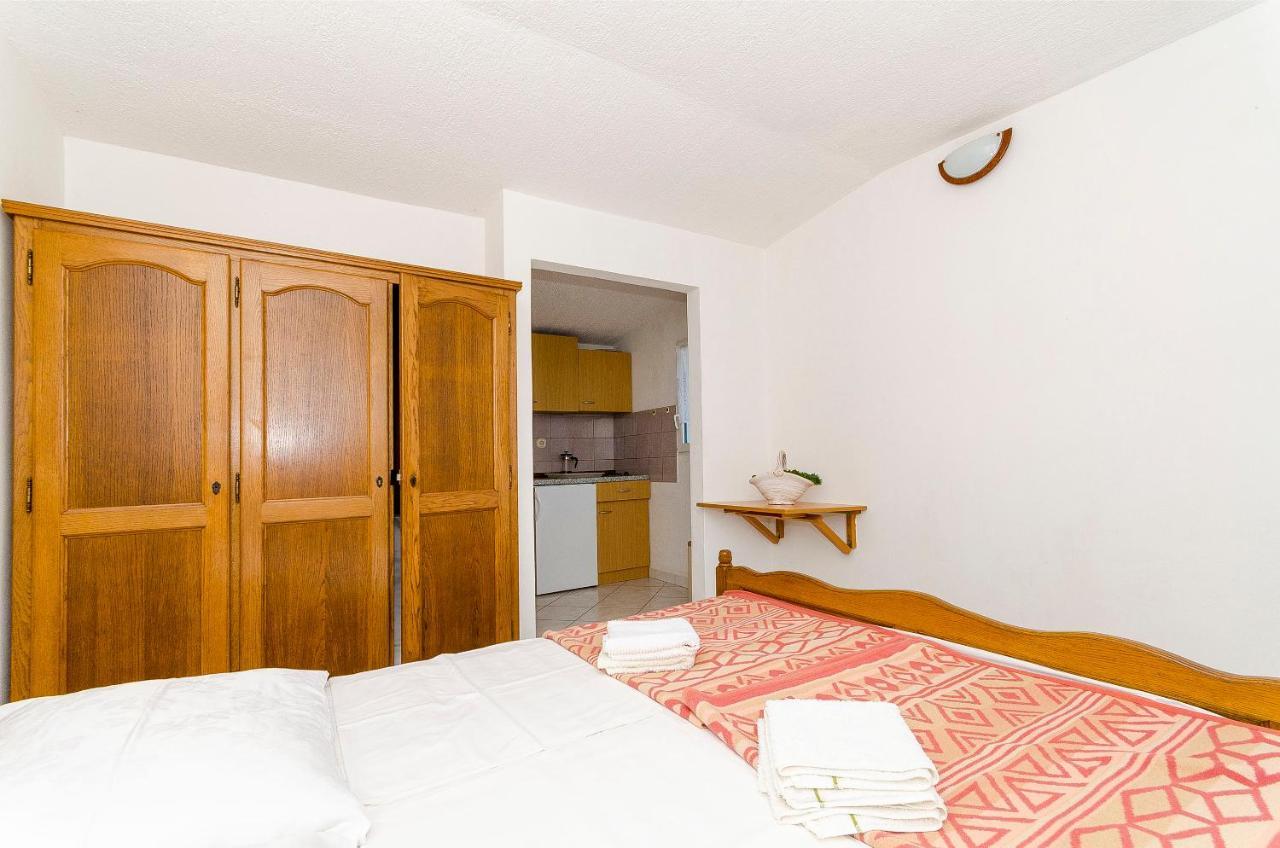 Rozalija Apartment Razanj