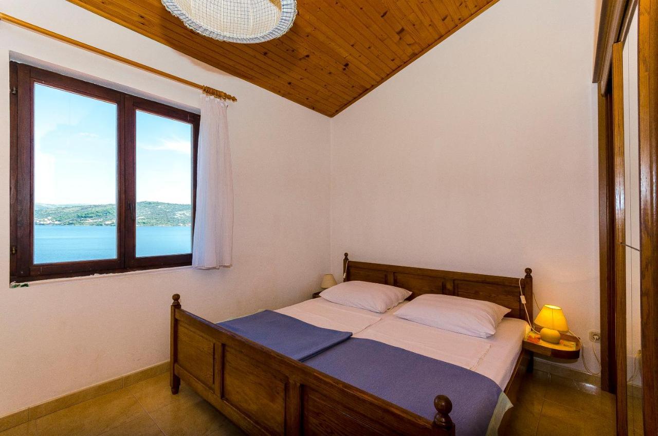 Apartment Rozalija Razanj
