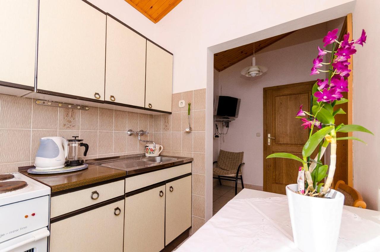 Rozalija Apartment *