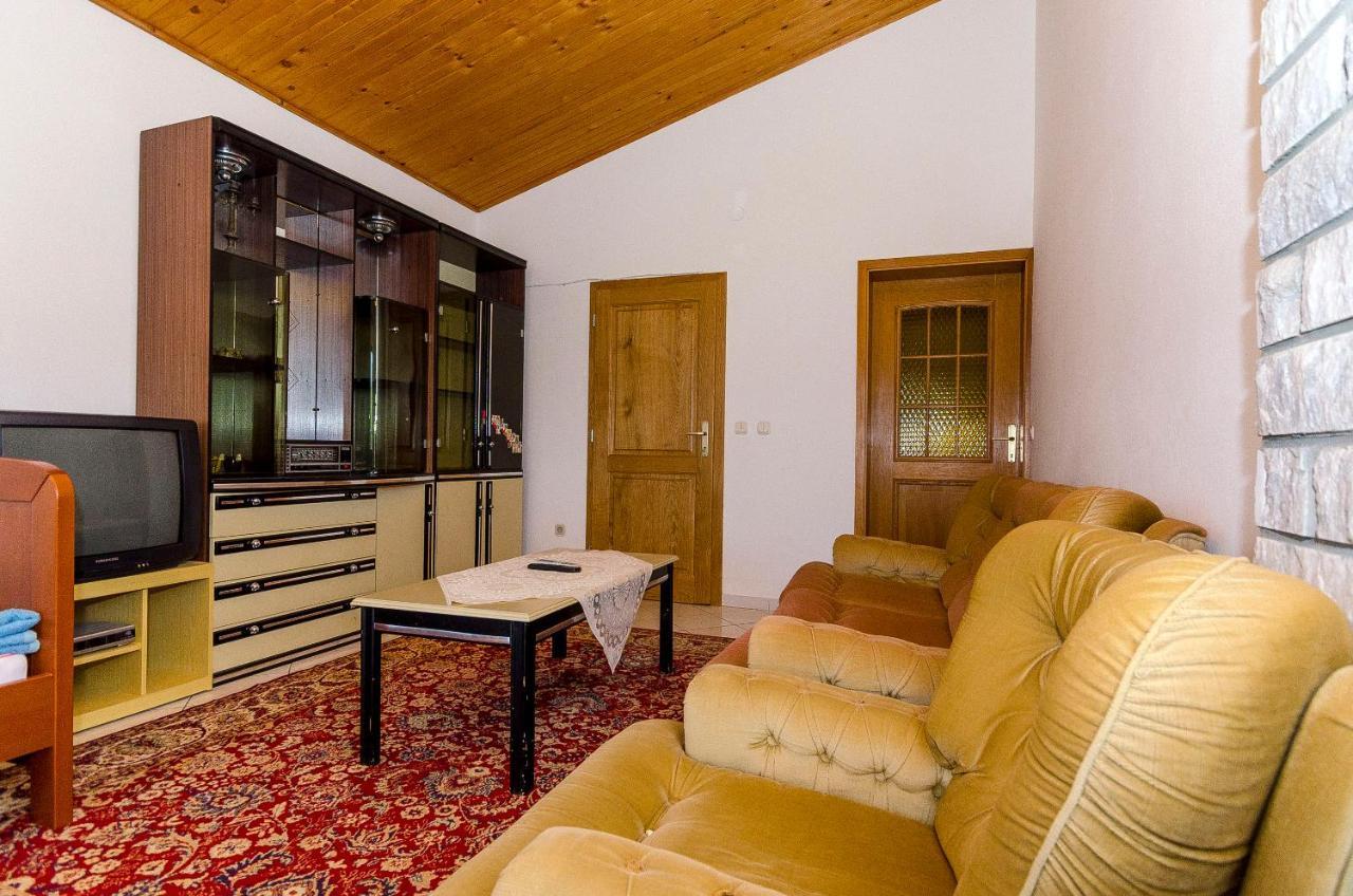 Apartment Rozalija Razanj
