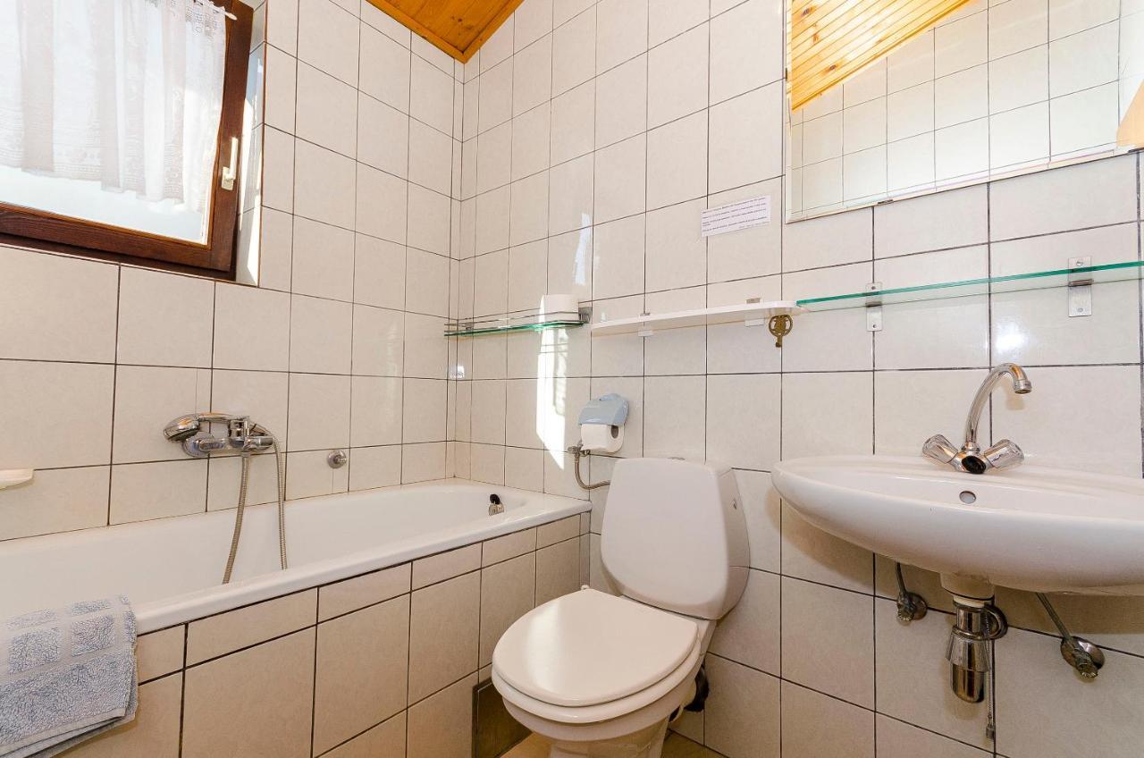 Apartment Rozalija Razanj